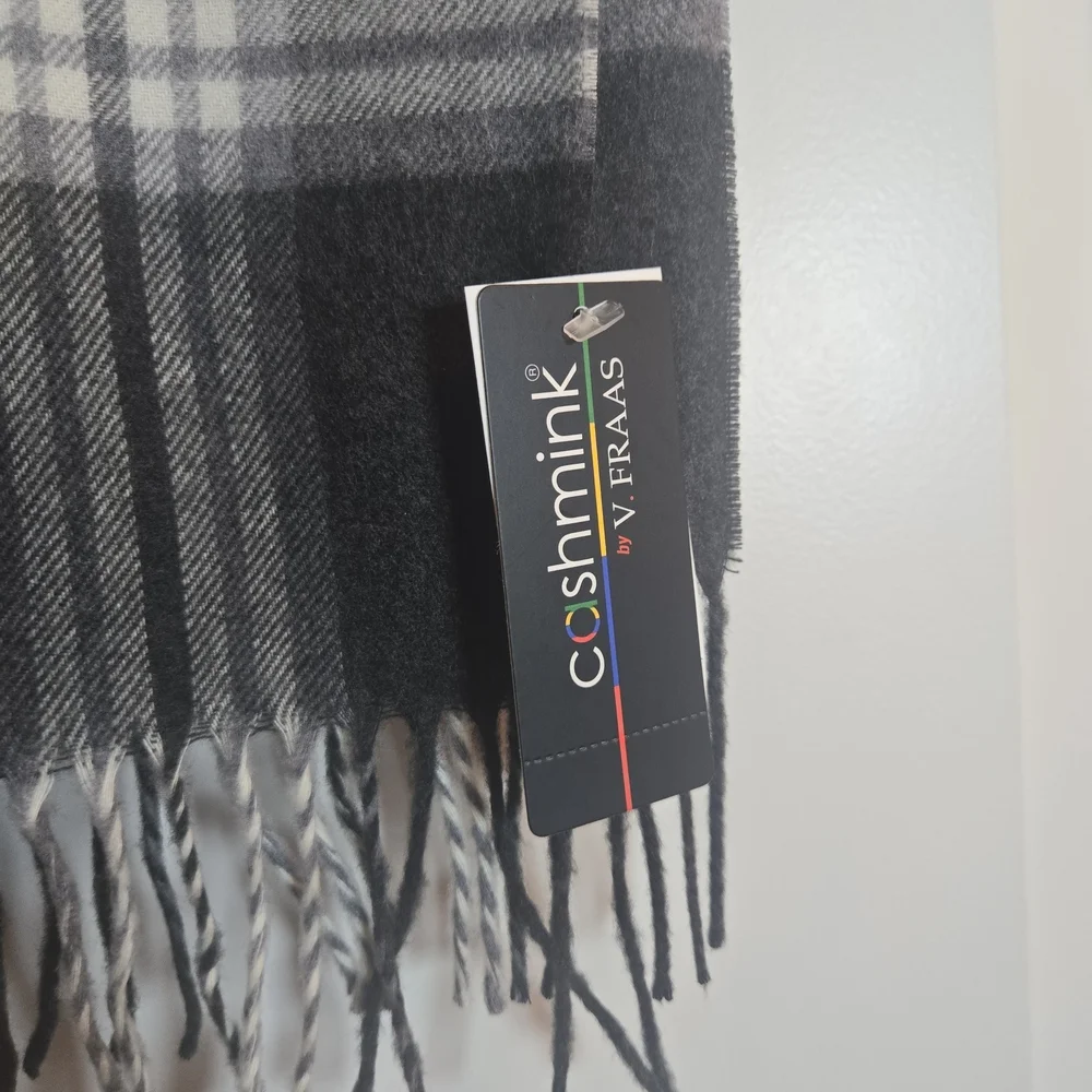 V. FRAAS stylish plaid